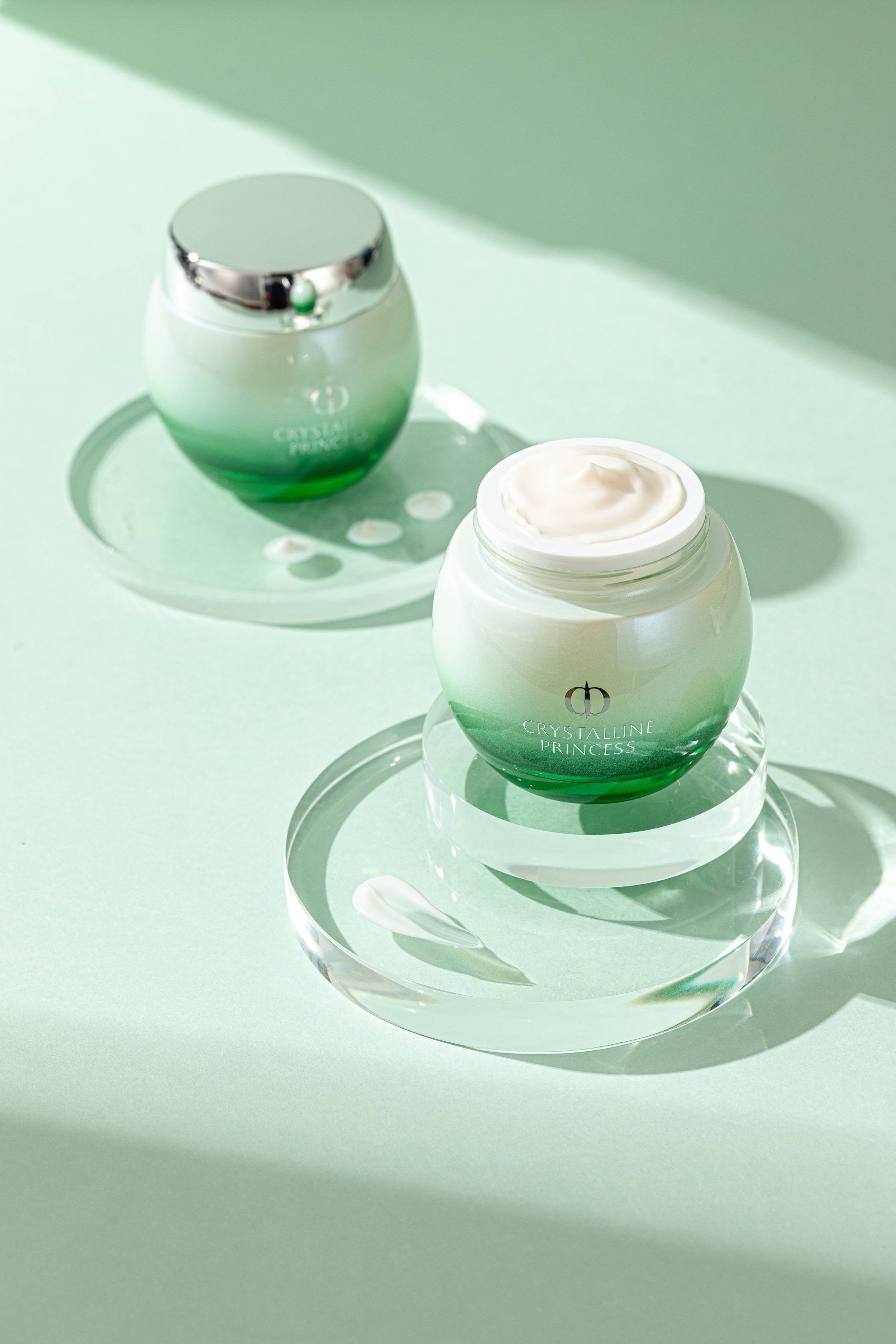 光影與芬芳的對話 香水與化妝品靜物攝影與全案電商策劃